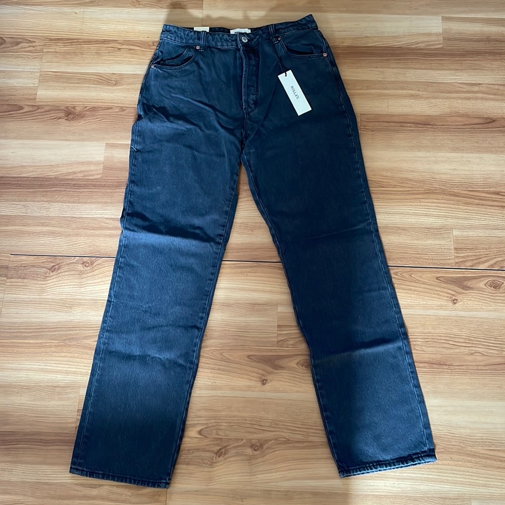 Rollás classic straight jean in vintage black.